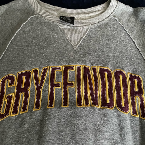 UNIVERSAL Studios - Harry Potter
Gryffindor Crewneck Sweatshirt - Women’s XS - Picture 2 of 7